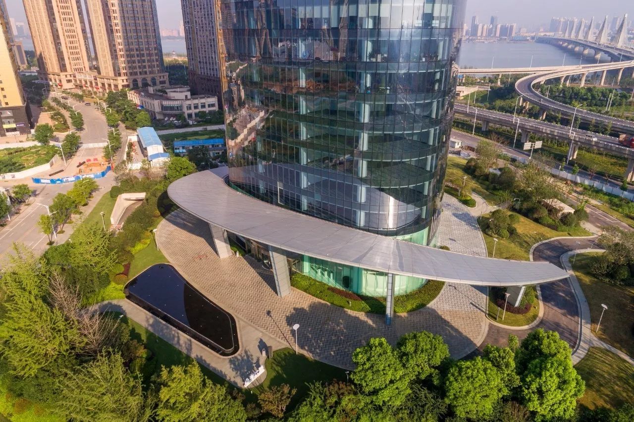 南昌新力中心塔楼直接落地，，，，，，无裙房