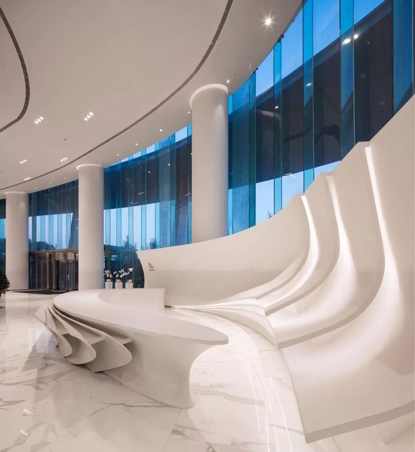 新力地产与70net永乐高为南昌新力中心打造了4.2m高阔层高、地下双层超大专属车库