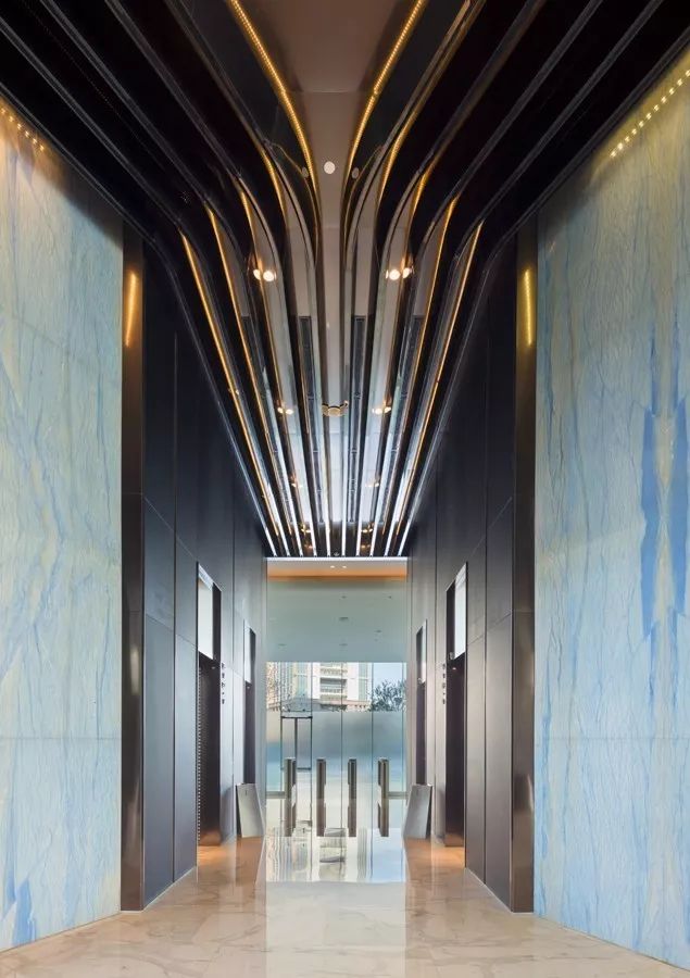 新力地产与70net永乐高为南昌新力中心打造了4.2m高阔层高、地下双层超大专属车库