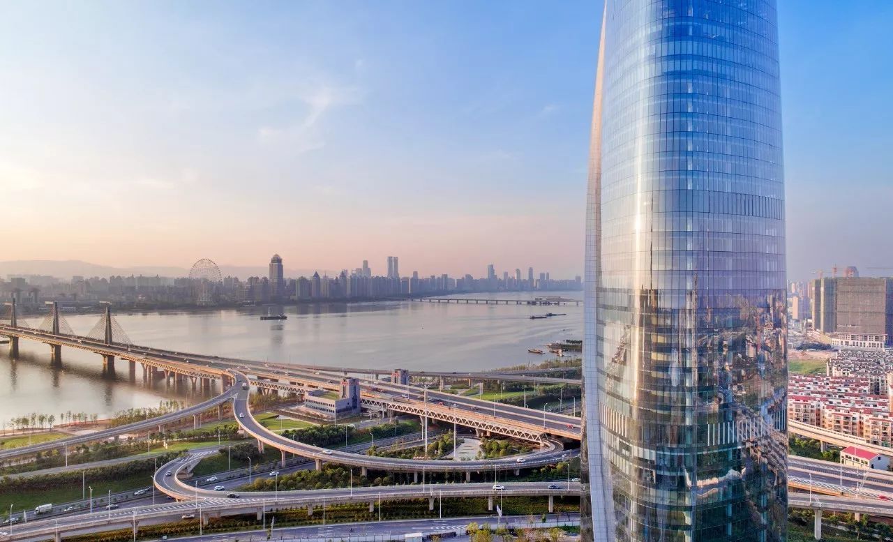 南昌新力中心，，，，，，以“镜鉴”之“隐”告竣文脉的绵延